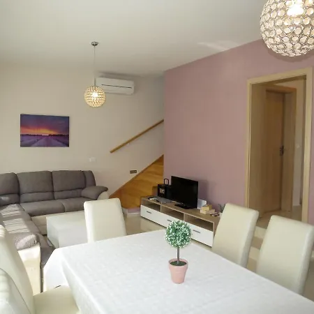 Dom wakacyjny Silvija By Interhome